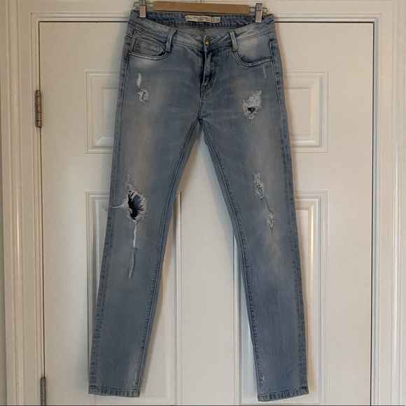 Zara Light Wash Jeans - Picture 1 of 3